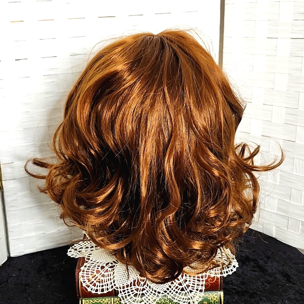 👉*CUTE & SASSY* AUBURN 3/4 WIG WITH LOTS OF CURLS